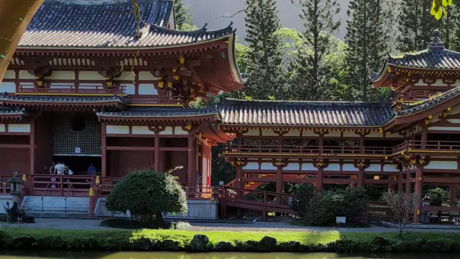 Byodo-In Temple seen across its koi pond