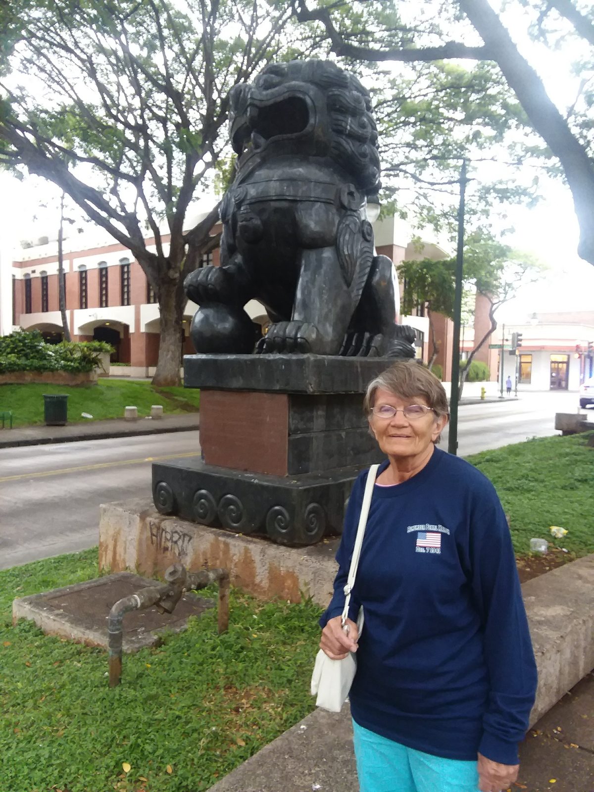 The guardian lion statue in Honolulu's Chinatown, March 2018