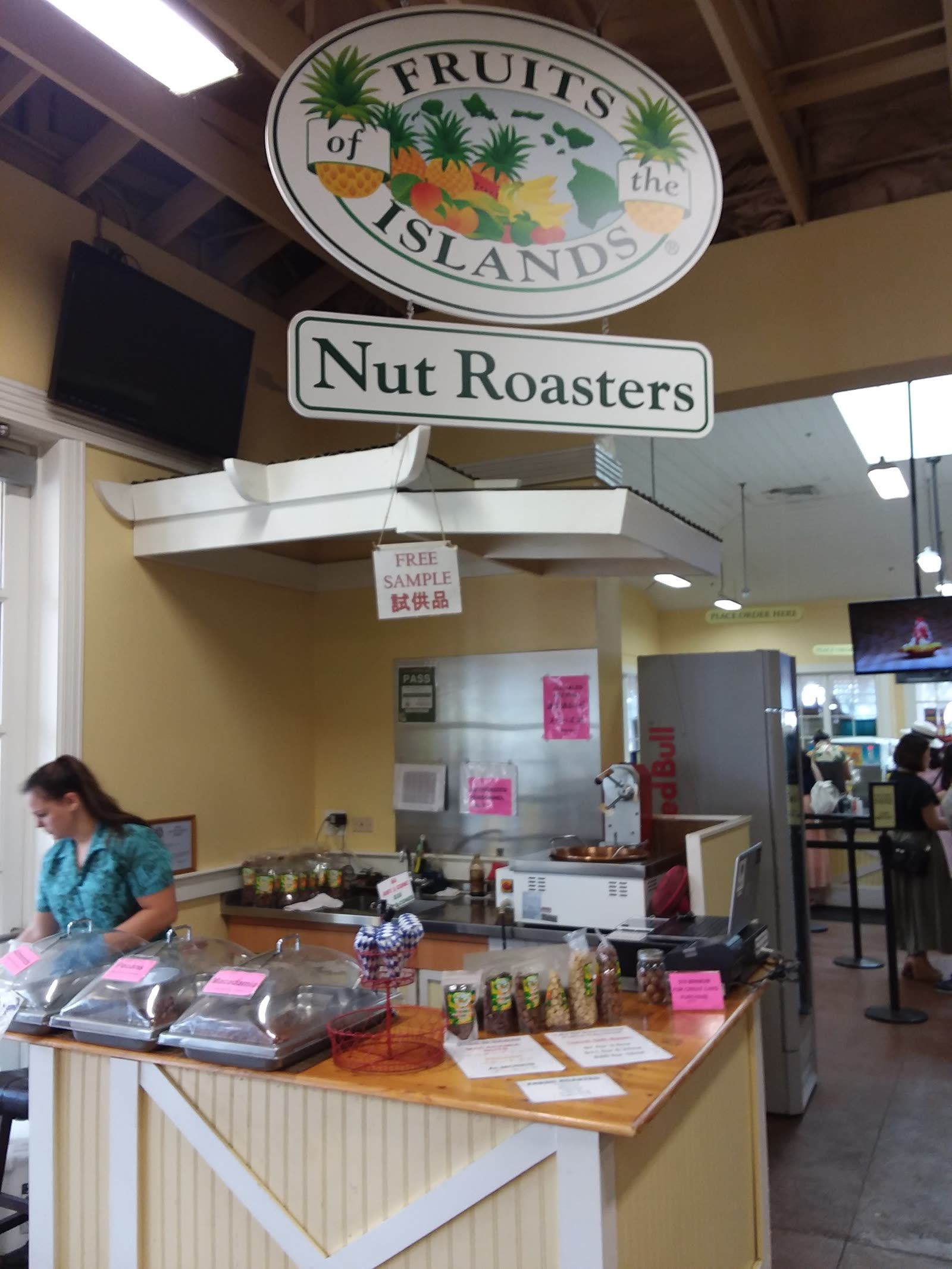 Gift shop interior with the nut roasters stand at Dole Plantation