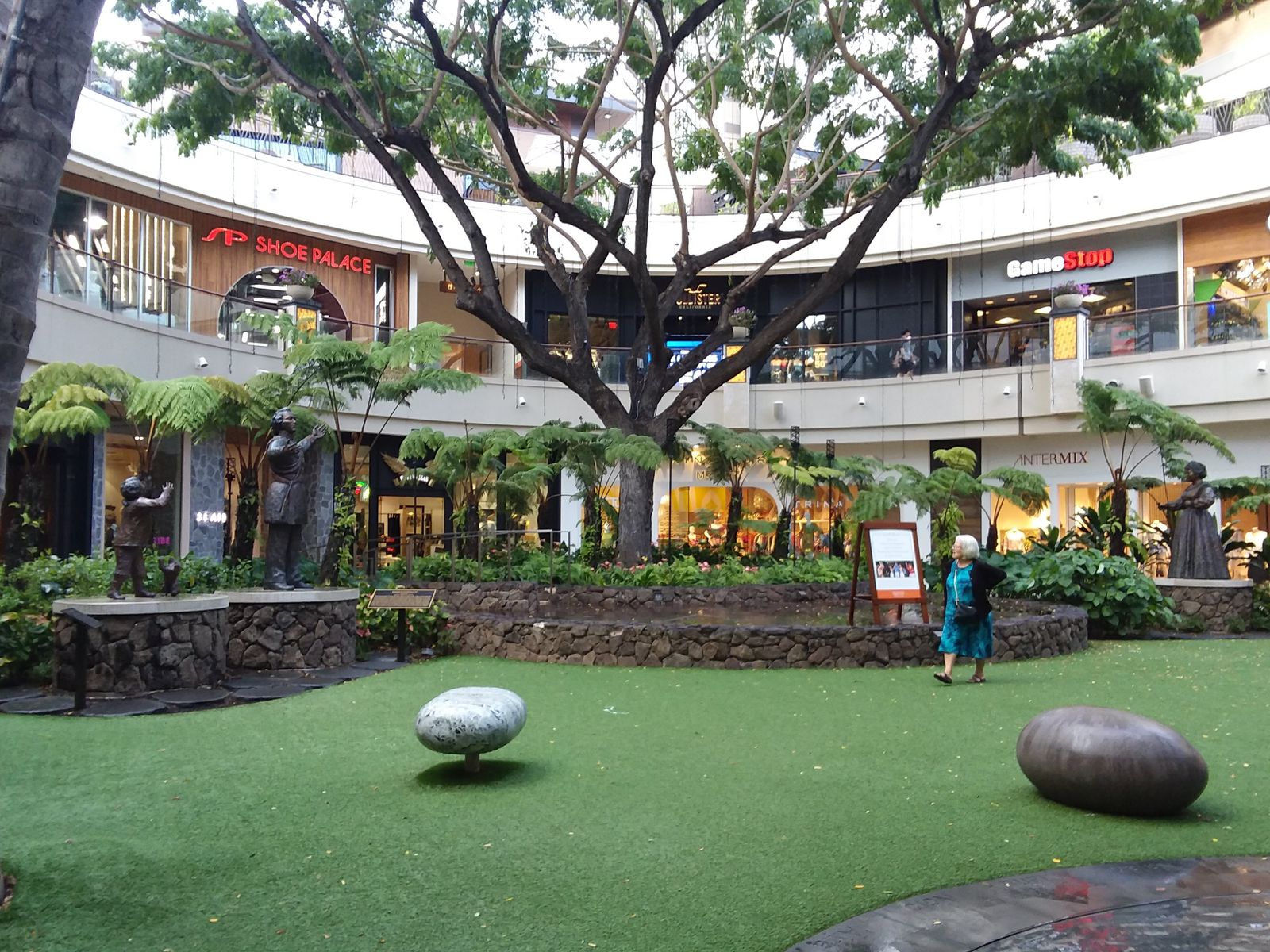 Queen's Court at International Market Place — the lawn and the great banyan tree, March 2018