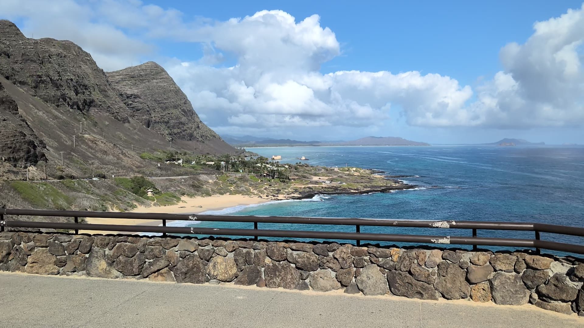 The view from the Makapu'u lookout: Makapu'u Beach and the Kaiwi coast below the cliffs