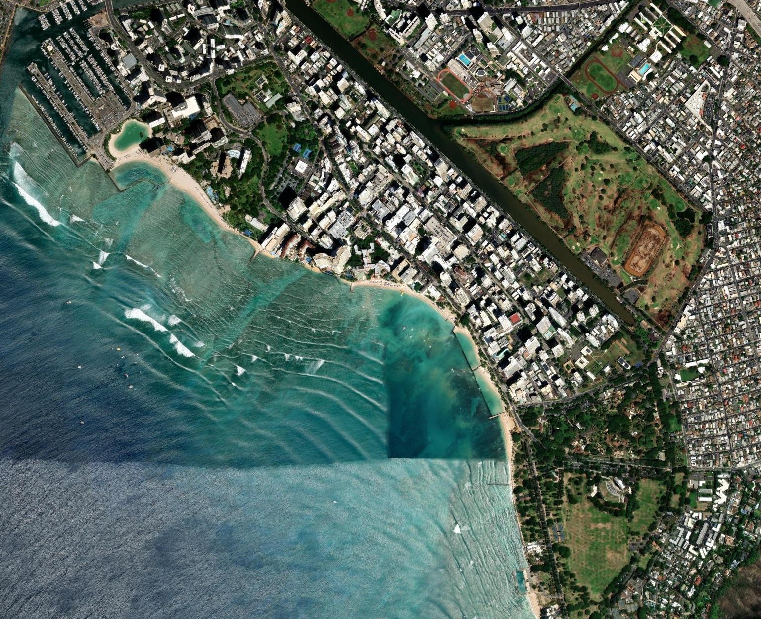 Annotated satellite walking map of Waikiki, Oahu, Hawaii, with 19 numbered stops from Duke Kahanamoku Lagoon to the Diamond Head end, including the Duke Kahanamoku statue, Kuhio Beach and hula mound, Duke's Canoe Club, International Market Place, Royal Hawaiian Center, Waikiki Beach Walk, the boardwalk, the Atlantis submarine tour dock, and the Friday fireworks spot.